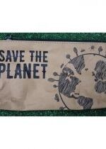 Produkt oferowany przez sklep:  Piórnik saszetka ze zmywalnego papieru Save The Planet