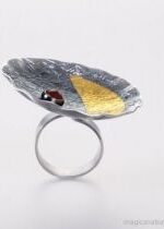 Produkt oferowany przez sklep:  Sotis Pierścień z Kamieniem Księżycowym z dodatkiem złota